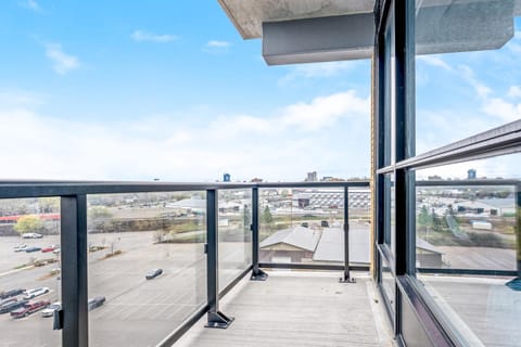 Private Patio - City Views - Garment St Condos House in Waterloo