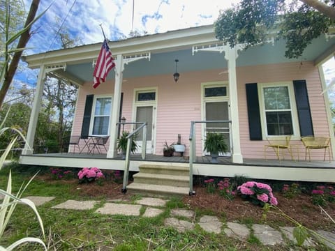 Jasperilla Pink House House in Saint Francisville