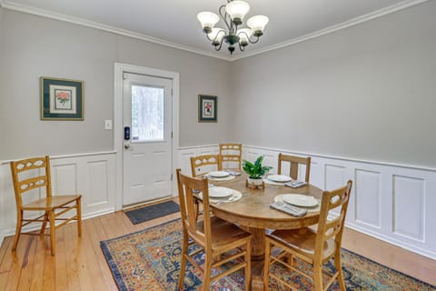 Walk to Old Town Chic Alexandria Abode with Patio! House in Alexandria