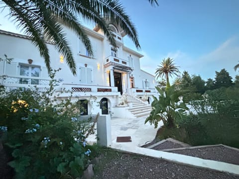 Villa Belle Epoque Saint-Raphaël Bed and Breakfast in Saint-Raphael