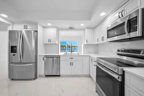 Kitchen or kitchenette, dishwasher, oven, pet friendly, stove