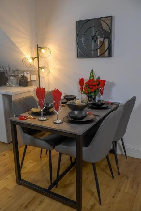 Durham, Contractors, Free Parking - Modern Flat Apartment in Durham