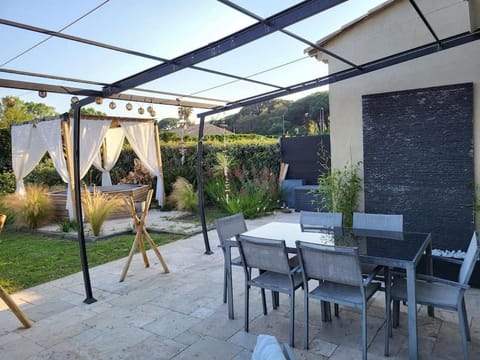 Patio, Dining area, Garden view