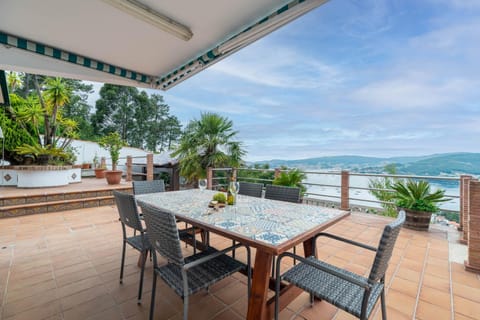 Natural landscape, Balcony/Terrace, Dining area, Sea view