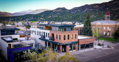 Property building, Neighbourhood, Mountain view, Street view, Location