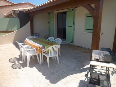 Villa T4 au Bord du Lac avec Terrasse, 6 Pers, Parking, Animaux Acceptés, Classée 1* - FR-1-798-37 Villa in Le Barcarès