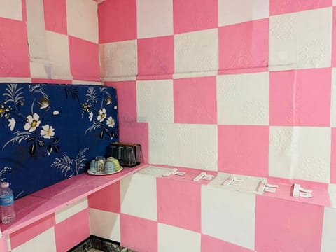 Deyo Guest House Room Pink Bed and Breakfast in Caraga