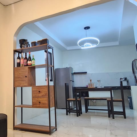 Coffee/tea facilities, Kitchen or kitchenette, Dining area