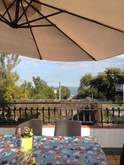 View (from property/room), Balcony/Terrace, Landmark view, Street view