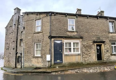 Property building, Street view