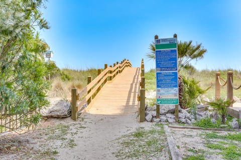 North Myrtle Beach Gem, Walk to Cherry Grove Beach Apartment in North Myrtle Beach