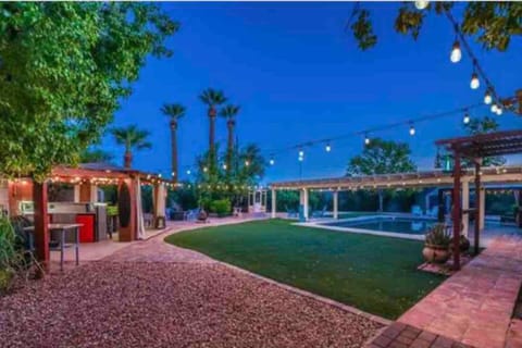 Stunning Heated Pool Home in Old Litchfield Park House in Litchfield Park