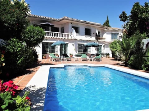 Property building, Patio, Garden, Balcony/Terrace, Garden view, Pool view, Swimming pool, sunbed