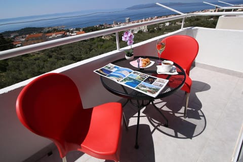 BBQ facilities, City view, Garden view, Landmark view, Mountain view, Pool view, Sea view, Swimming pool