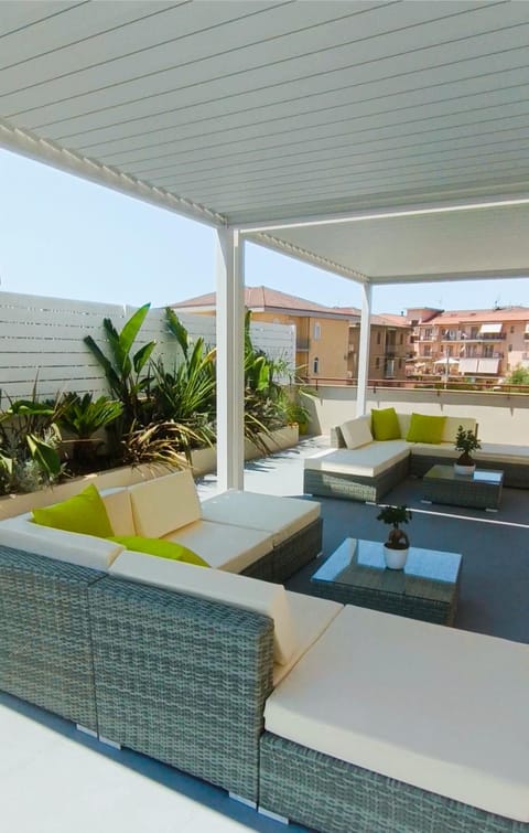 Property building, Patio, Day, Summer, Garden, View (from property/room), Balcony/Terrace, Living room, Decorative detail, Seating area, Garden view, Parking, internet, shuttle, soundproof, sunbed