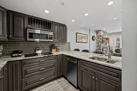 New Modern Retreat Near Park City Main and Resorts House in Park City