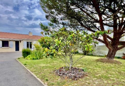 Location saisonnière plain-pied 4 à 6 pers Prefailles, 100m de la plage House in La Plaine-sur-Mer