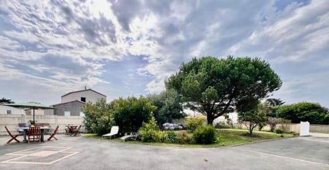 Location saisonnière plain-pied 4 à 6 pers Prefailles, 100m de la plage House in La Plaine-sur-Mer