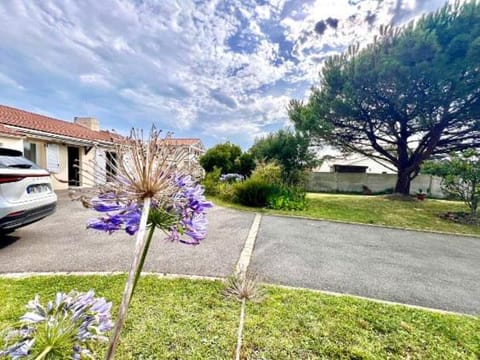 Location saisonnière plain-pied 4 à 6 pers Prefailles, 100m de la plage House in La Plaine-sur-Mer