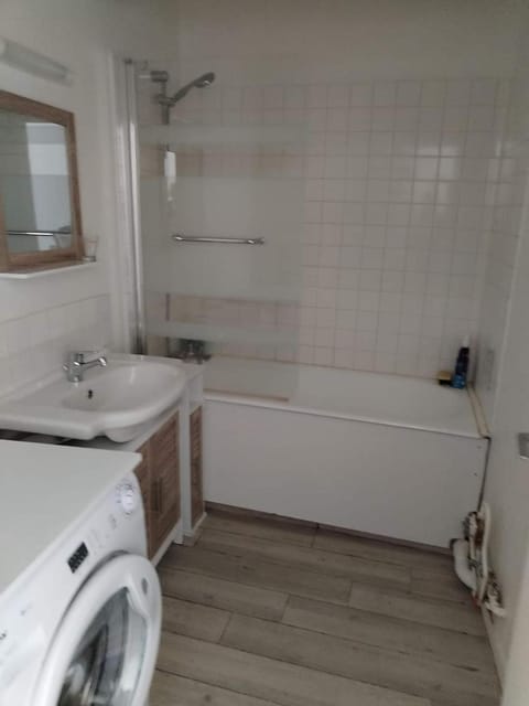 Studio dans immeuble tranquille Apartment in Lisieux