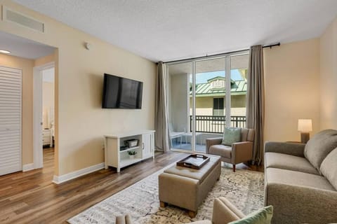 1 BR King- Rooftop Pool close to beach Casa Costa House in Boynton Beach