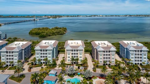 Island Time Harbour Isle! Modern, Beachy Condo overlooking AMI Sound! House in Bradenton