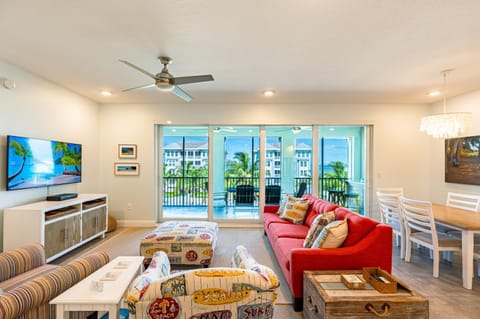 Island Time Harbour Isle! Modern, Beachy Condo overlooking AMI Sound! House in Bradenton