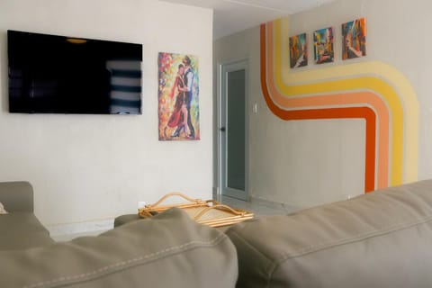 Communal lounge/ TV room, TV and multimedia, Living room, Seating area, Evening entertainment