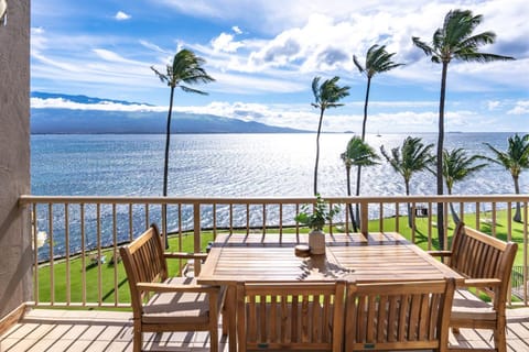 Day, View (from property/room), Balcony/Terrace, Seating area, Sea view