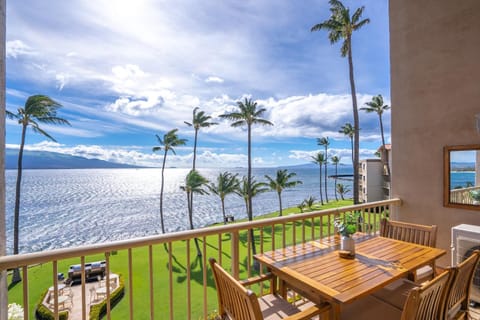 Natural landscape, View (from property/room), Balcony/Terrace, Seating area, Sea view