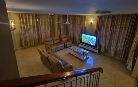 Communal lounge/ TV room, TV and multimedia, Living room, Evening entertainment