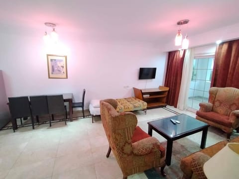 Communal lounge/ TV room, TV and multimedia, Living room, Seating area, Dining area, Evening entertainment