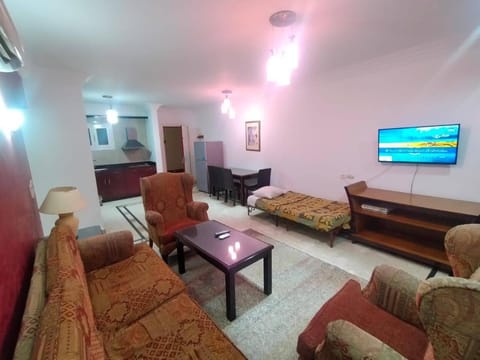 Communal lounge/ TV room, TV and multimedia, Living room, Seating area, Evening entertainment