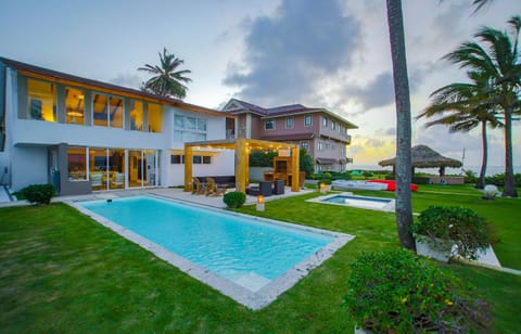 Property building, Day, Pool view, Swimming pool