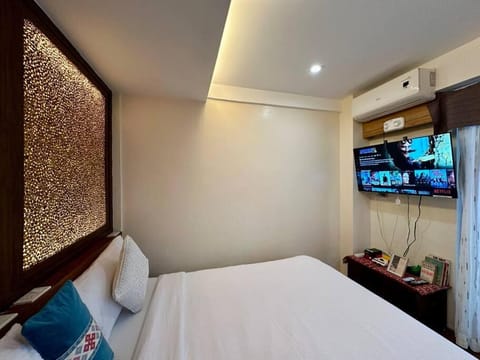 Chic suite amidst Tagaytay's mountainscape Apartment in Tagaytay