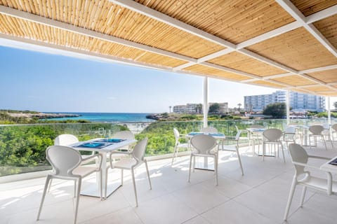 Carema Beach Menorca Aparthotel in Cala en Bosc