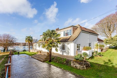 Property building, Day, Garden, Garden view, River view