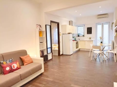 Roma Splendido alloggio con cortile privato Apartment in Rome