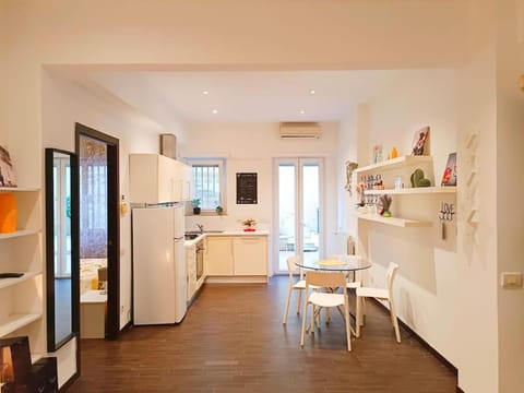 Roma Splendido alloggio con cortile privato Apartment in Rome