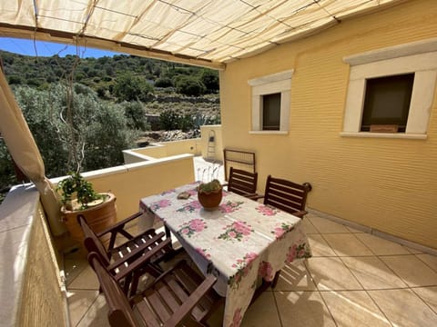 Natural landscape, Balcony/Terrace, Dining area, Mountain view