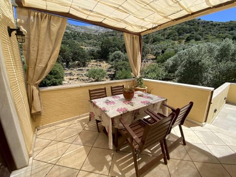 Natural landscape, Balcony/Terrace, Dining area, Mountain view