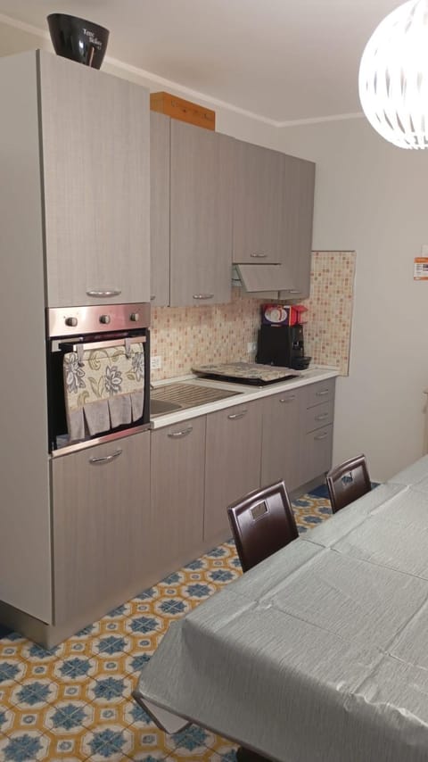 Kitchen or kitchenette, Dining area, oven, stove