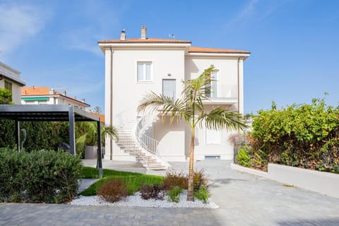 Property building, Garden, Garden view