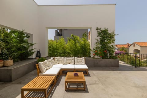 Patio, Day, Garden, Balcony/Terrace, Seating area