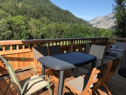 Chalet l'Ecureuil, accès direct au domaine nordique Chalet in Châtel