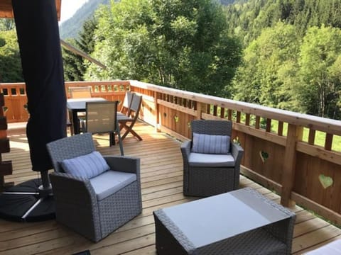 Chalet l'Ecureuil, accès direct au domaine nordique Chalet in Châtel