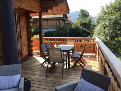 Chalet l'Ecureuil, accès direct au domaine nordique Chalet in Châtel