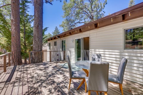 Convenient Running Springs Home - Dogs Welcome! Casa in Arrowbear Lake