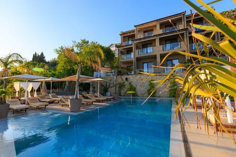 Property building, Swimming pool