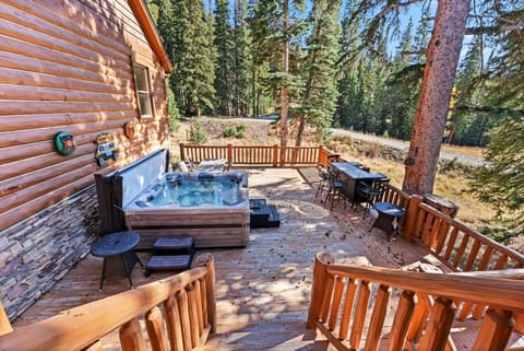 Luxurious 6BDR Getaway with Hot Tub and Mountain Views Casa in Blue River